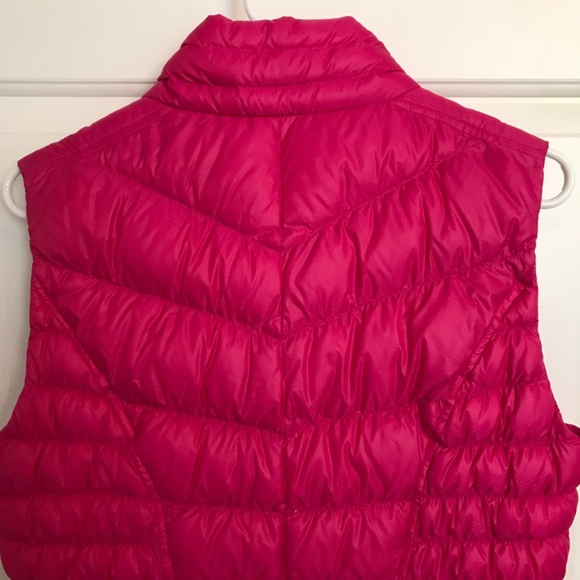 Athleta Downalicious Deluxe Down Fill Puffer Vest Jacket Size M Electric Fuchsia - Picture 6 of 8